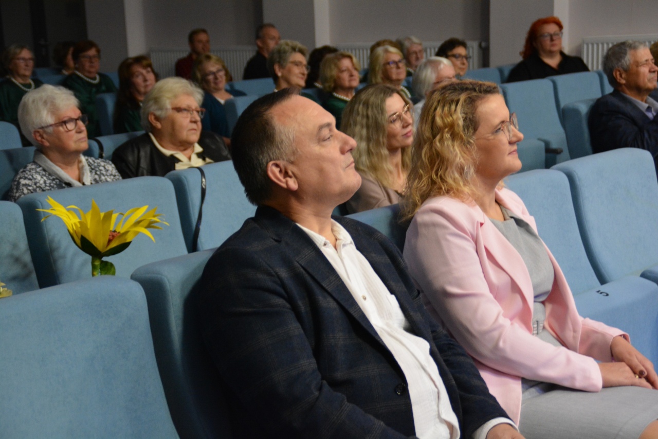 Inauguracja roku akademickiego Uniwersytetu Trzeciego Wieku w Kadzidle [08.10.2025] - zdjęcie #3 - eOstroleka.pl