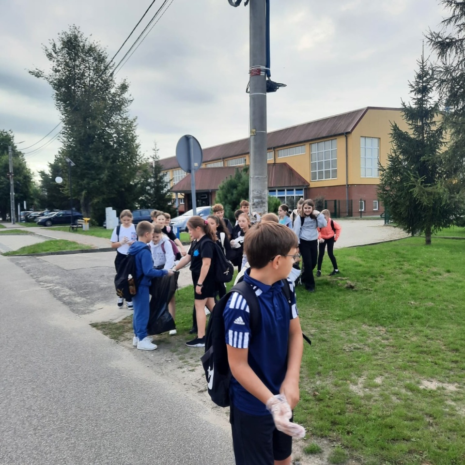 Akcja Sprzątamy dla Polski w Łysych [09.10.2025] - zdjęcie #12 - eOstroleka.pl