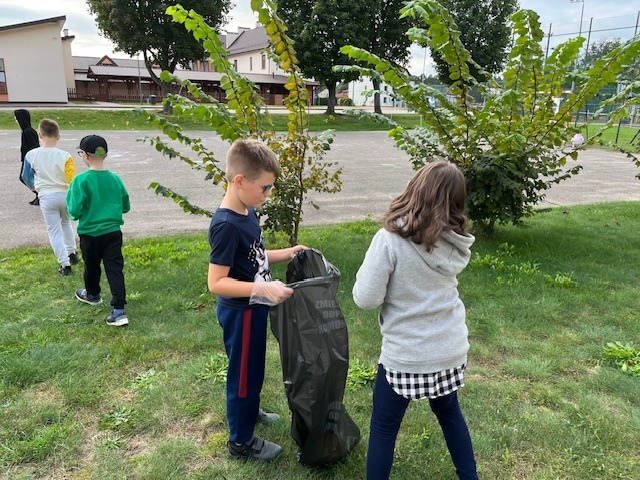 Akcja Sprzątamy dla Polski w Łysych [09.10.2025] - zdjęcie #7 - eOstroleka.pl