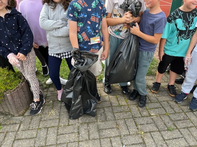 Akcja Sprzątamy dla Polski w Łysych [09.10.2025] - zdjęcie #2 - eOstroleka.pl