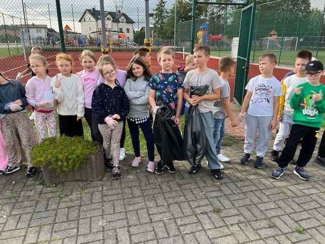 Akcja Sprzątamy dla Polski w Łysych [09.10.2025] - zdjęcie #1 - eOstroleka.pl