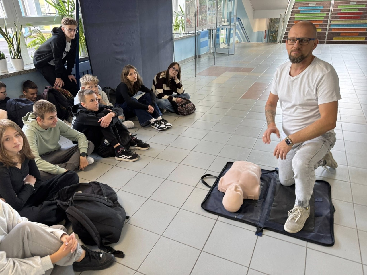 Zajęcia w ramach EDB w Szkole Podstawowej nr 10 w Ostrołęce [10.10.2025] - zdjęcie #5 - eOstroleka.pl