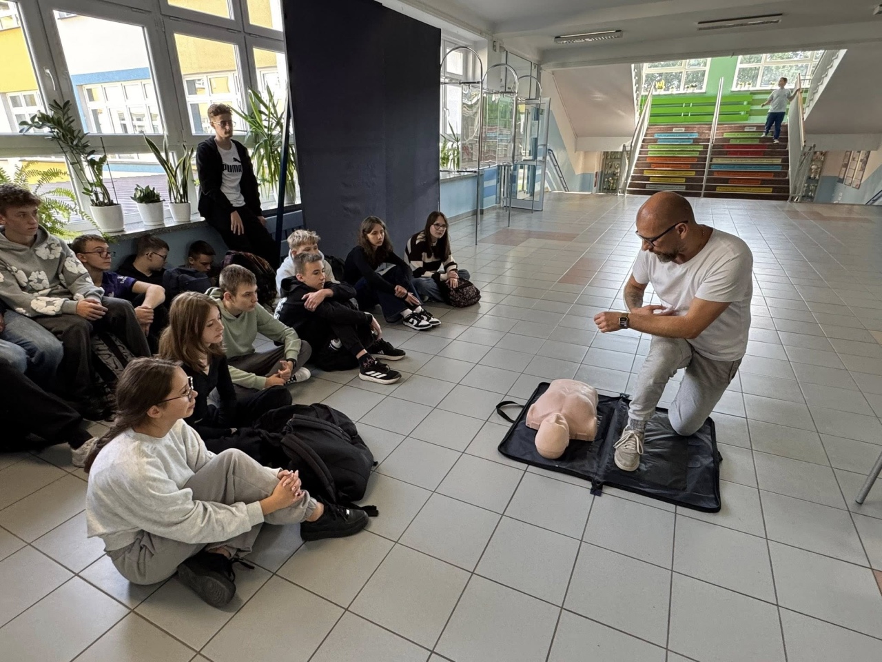 Zajęcia w ramach EDB w Szkole Podstawowej nr 10 w Ostrołęce [10.10.2025] - zdjęcie #4 - eOstroleka.pl
