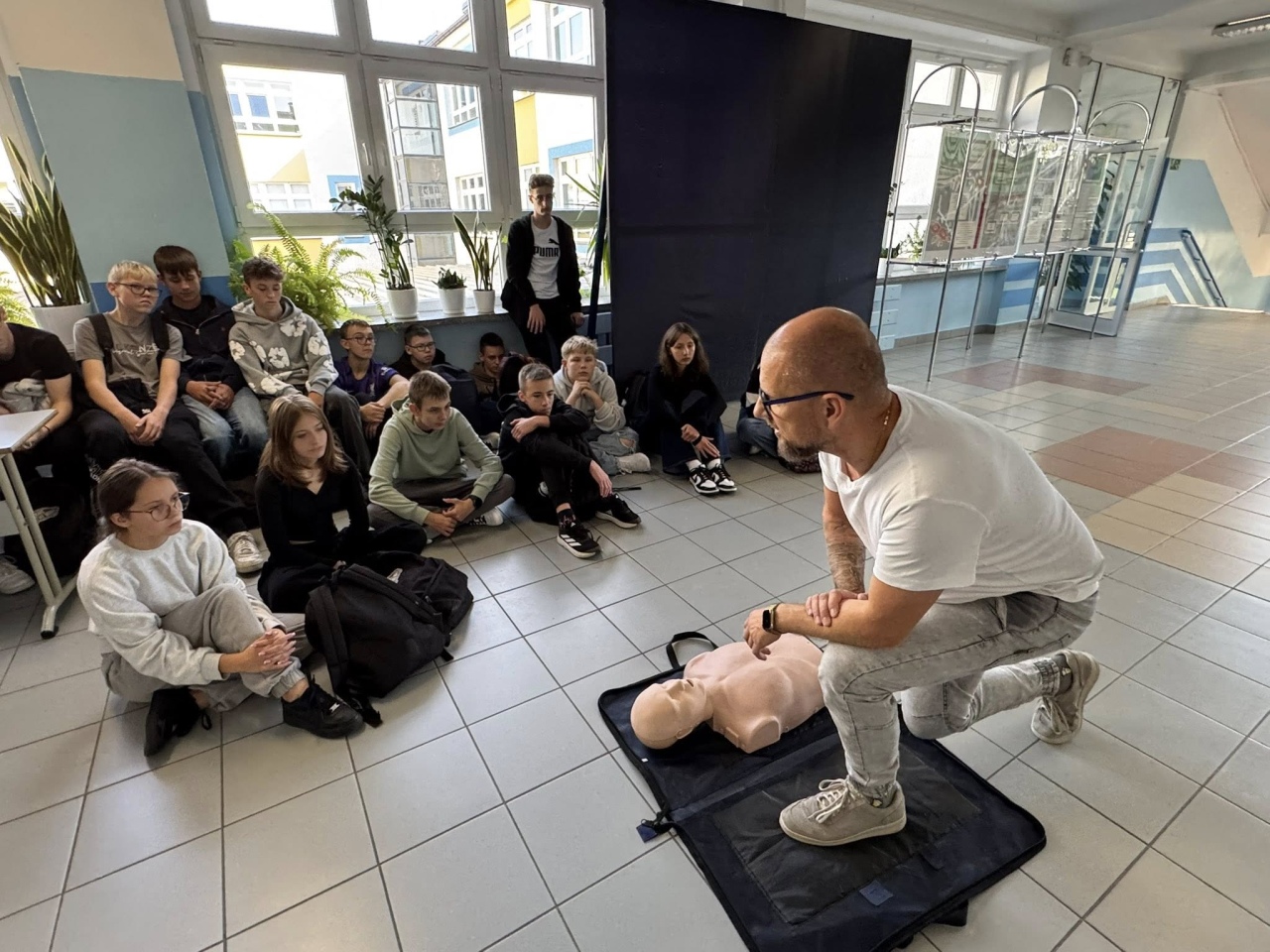 Zajęcia w ramach EDB w Szkole Podstawowej nr 10 w Ostrołęce [10.10.2025] - zdjęcie #3 - eOstroleka.pl