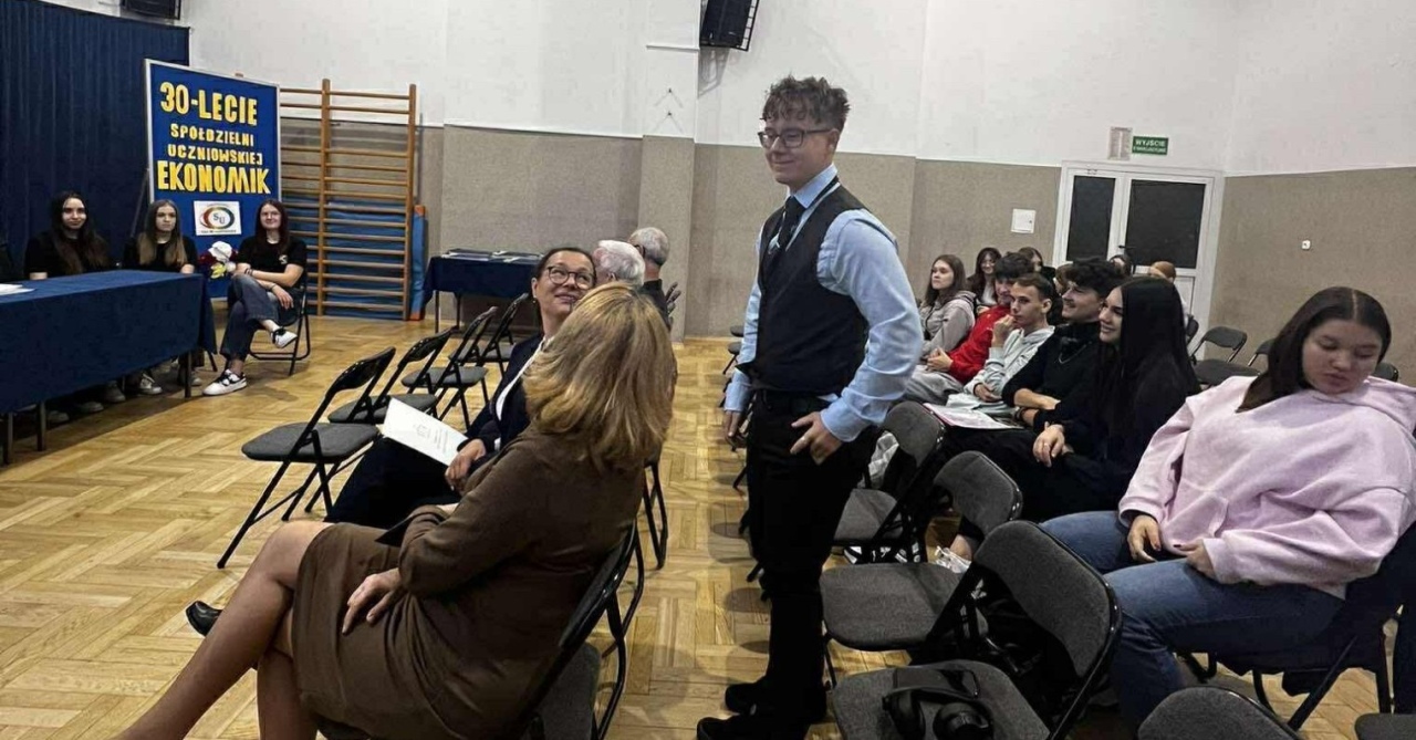 Jubileusz 30-lecia Spółdzielni Uczniowskiej EKONOMIK w ZSZ nr 4 w Ostrołęce [10.10.2025] - zdjęcie #30 - eOstroleka.pl