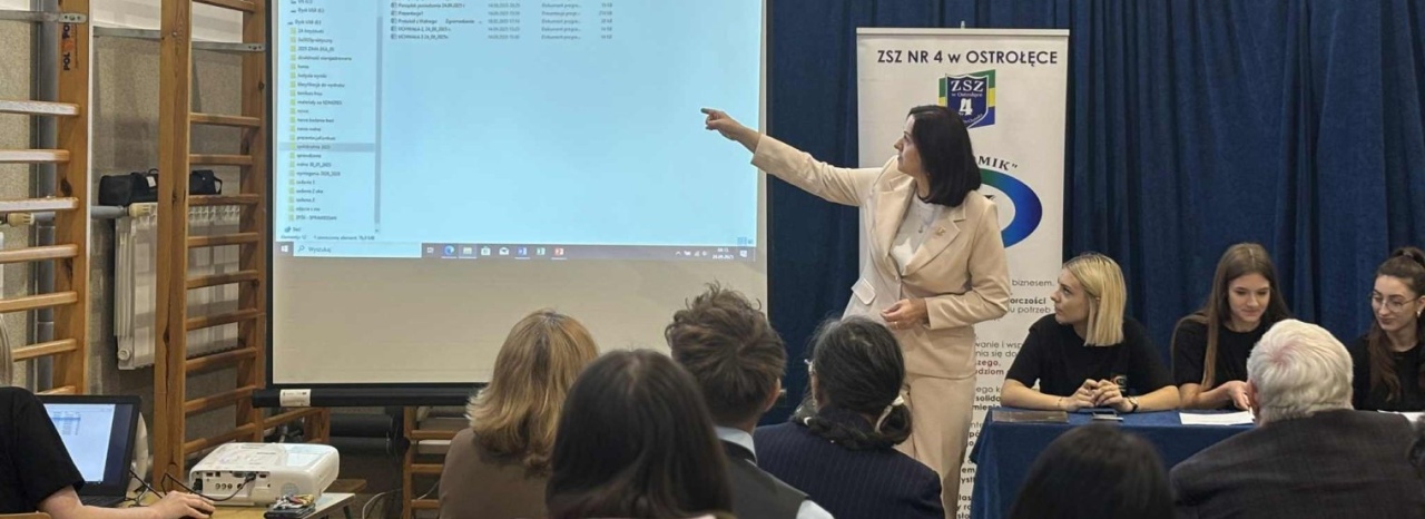 Jubileusz 30-lecia Spółdzielni Uczniowskiej EKONOMIK w ZSZ nr 4 w Ostrołęce [10.10.2025] - zdjęcie #24 - eOstroleka.pl