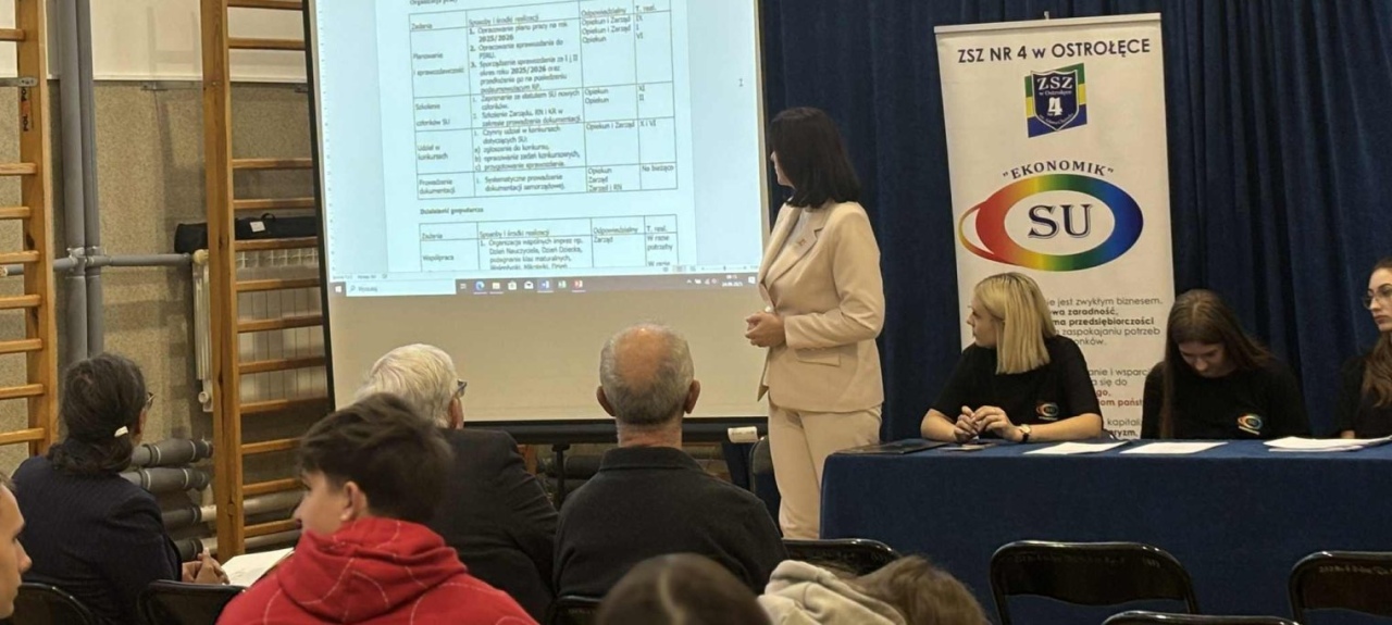 Jubileusz 30-lecia Spółdzielni Uczniowskiej EKONOMIK w ZSZ nr 4 w Ostrołęce [10.10.2025] - zdjęcie #23 - eOstroleka.pl
