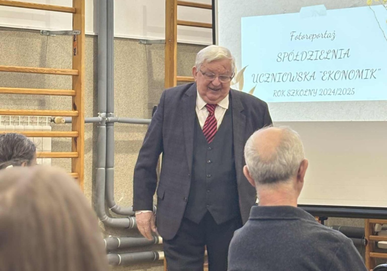 Jubileusz 30-lecia Spółdzielni Uczniowskiej EKONOMIK w ZSZ nr 4 w Ostrołęce [10.10.2025] - zdjęcie #18 - eOstroleka.pl