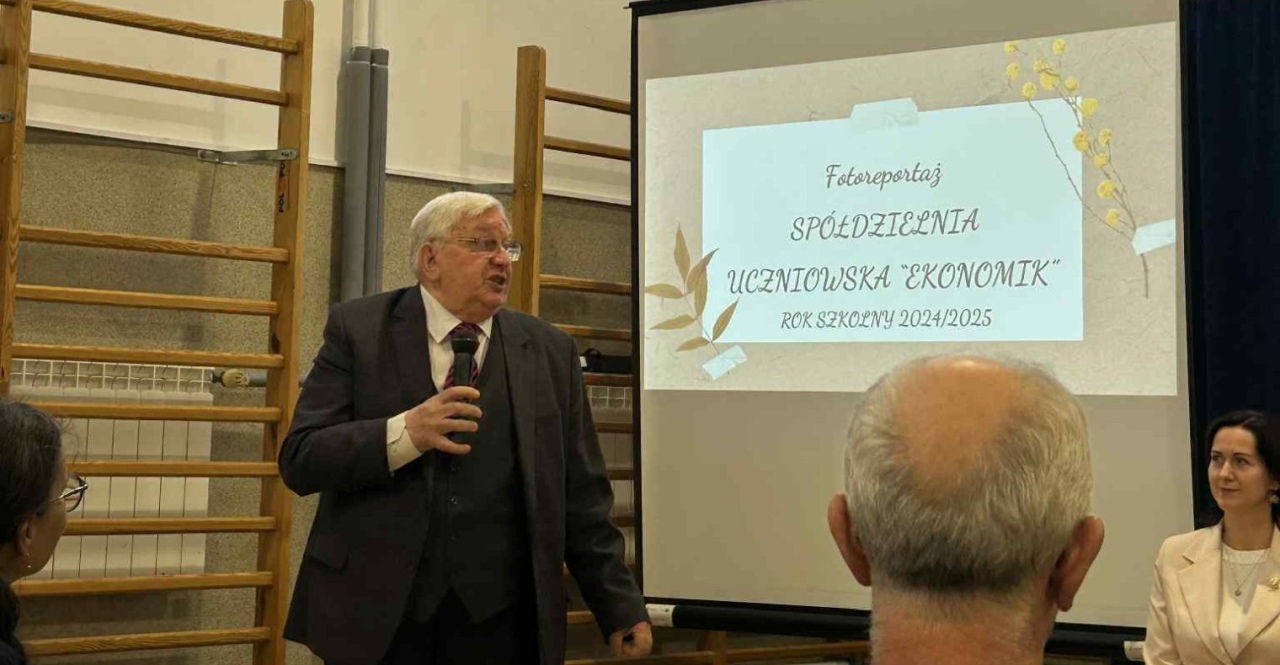 Jubileusz 30-lecia Spółdzielni Uczniowskiej EKONOMIK w ZSZ nr 4 w Ostrołęce [10.10.2025] - zdjęcie #9 - eOstroleka.pl