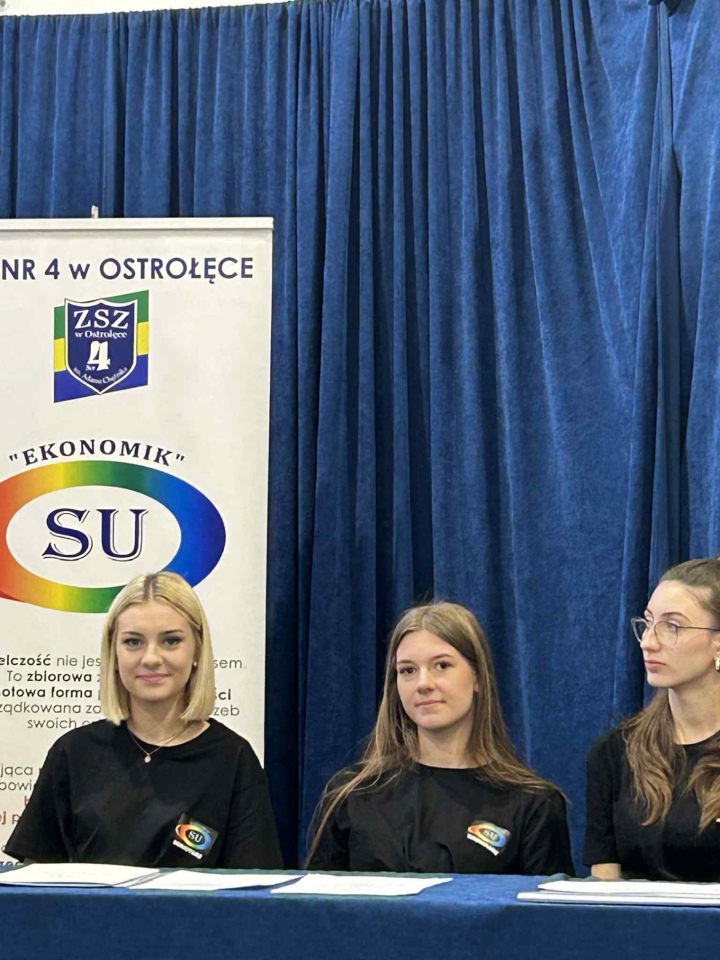 Jubileusz 30-lecia Spółdzielni Uczniowskiej EKONOMIK w ZSZ nr 4 w Ostrołęce [10.10.2025] - zdjęcie #8 - eOstroleka.pl