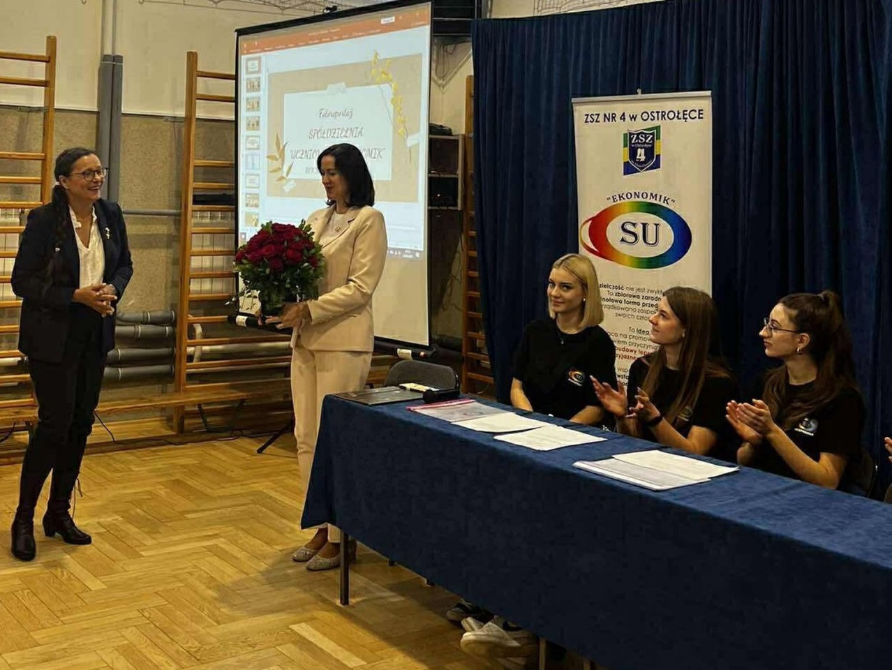 Jubileusz 30-lecia Spółdzielni Uczniowskiej EKONOMIK w ZSZ nr 4 w Ostrołęce [10.10.2025] - zdjęcie #6 - eOstroleka.pl