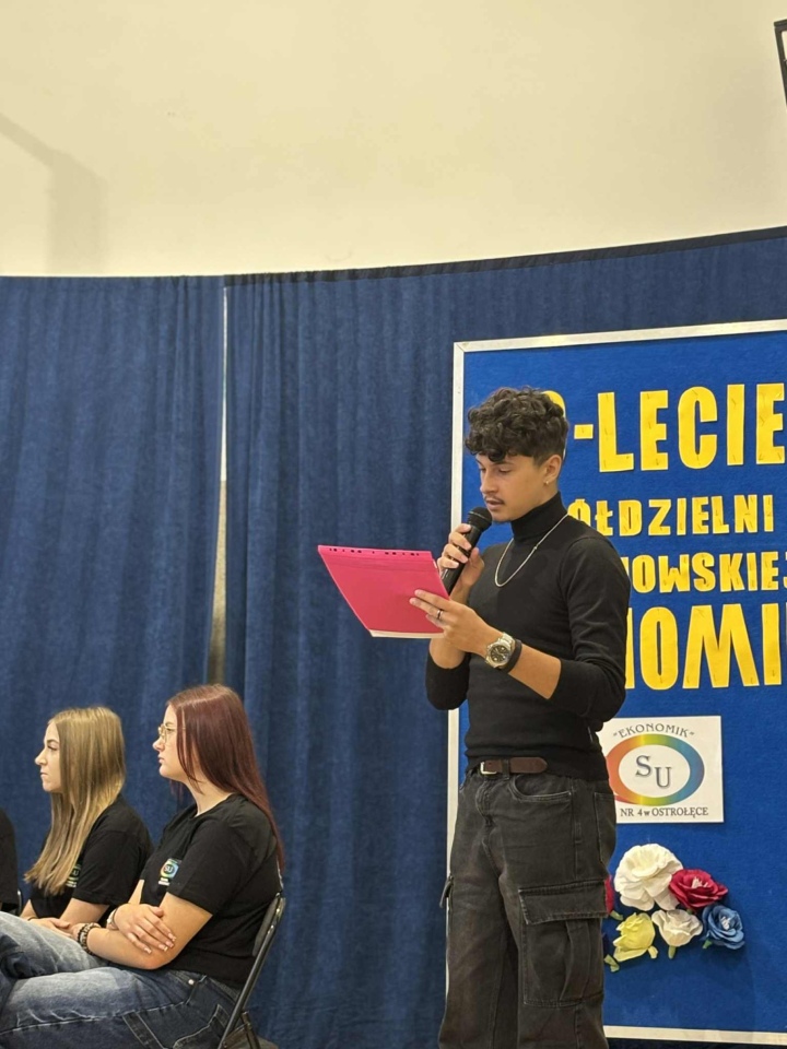 Jubileusz 30-lecia Spółdzielni Uczniowskiej EKONOMIK w ZSZ nr 4 w Ostrołęce [10.10.2025] - zdjęcie #4 - eOstroleka.pl