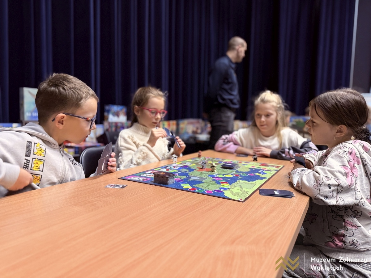 Noc Księgarń 2025 w Muzeum Żołnierzy Wyklętych [10.10.2025] - zdjęcie #70 - eOstroleka.pl