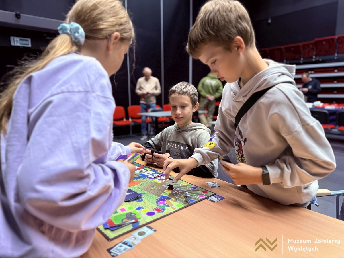 Noc Księgarń 2025 w Muzeum Żołnierzy Wyklętych [10.10.2025] - zdjęcie #68 - eOstroleka.pl