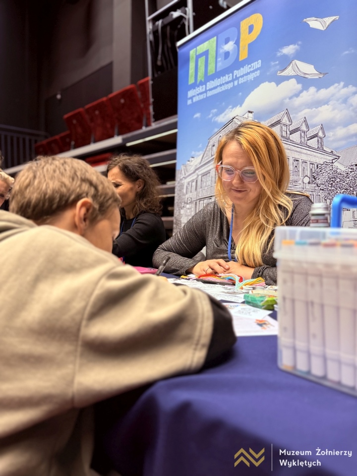 Noc Księgarń 2025 w Muzeum Żołnierzy Wyklętych [10.10.2025] - zdjęcie #58 - eOstroleka.pl