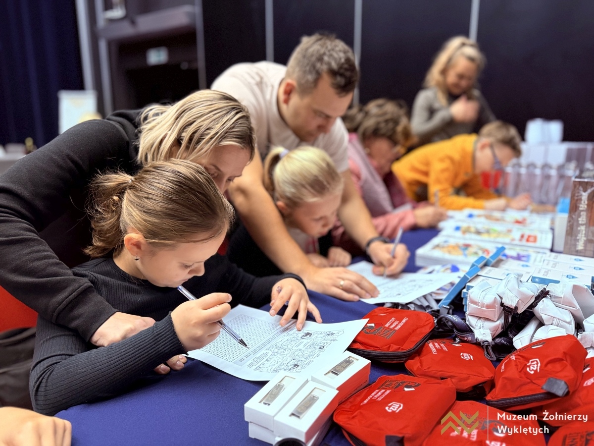 Noc Księgarń 2025 w Muzeum Żołnierzy Wyklętych [10.10.2025] - zdjęcie #54 - eOstroleka.pl