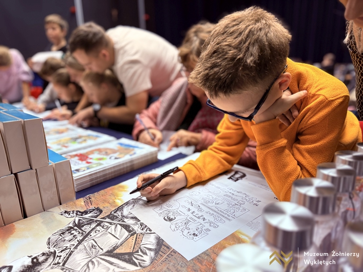 Noc Księgarń 2025 w Muzeum Żołnierzy Wyklętych [10.10.2025] - zdjęcie #51 - eOstroleka.pl