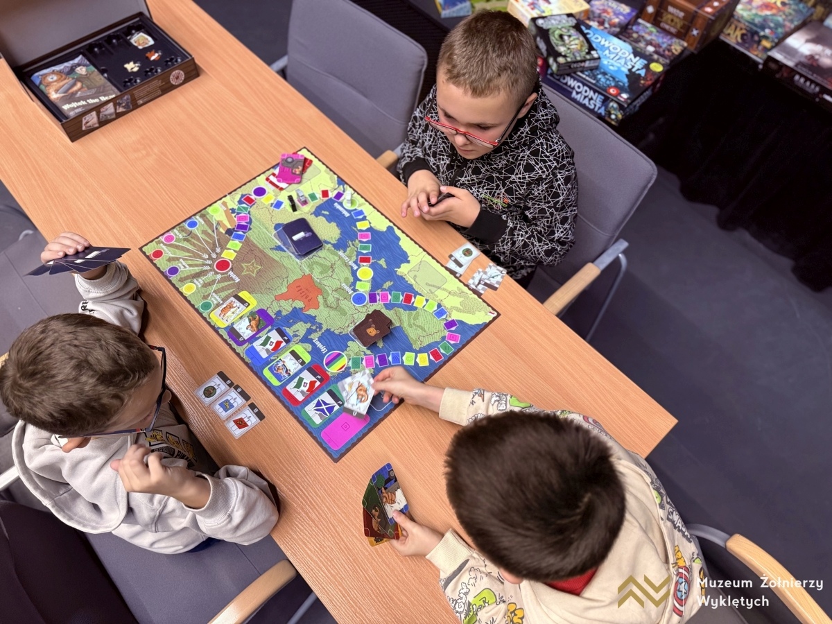 Noc Księgarń 2025 w Muzeum Żołnierzy Wyklętych [10.10.2025] - zdjęcie #39 - eOstroleka.pl