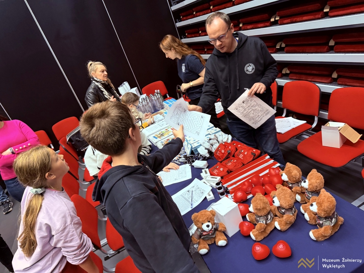 Noc Księgarń 2025 w Muzeum Żołnierzy Wyklętych [10.10.2025] - zdjęcie #36 - eOstroleka.pl