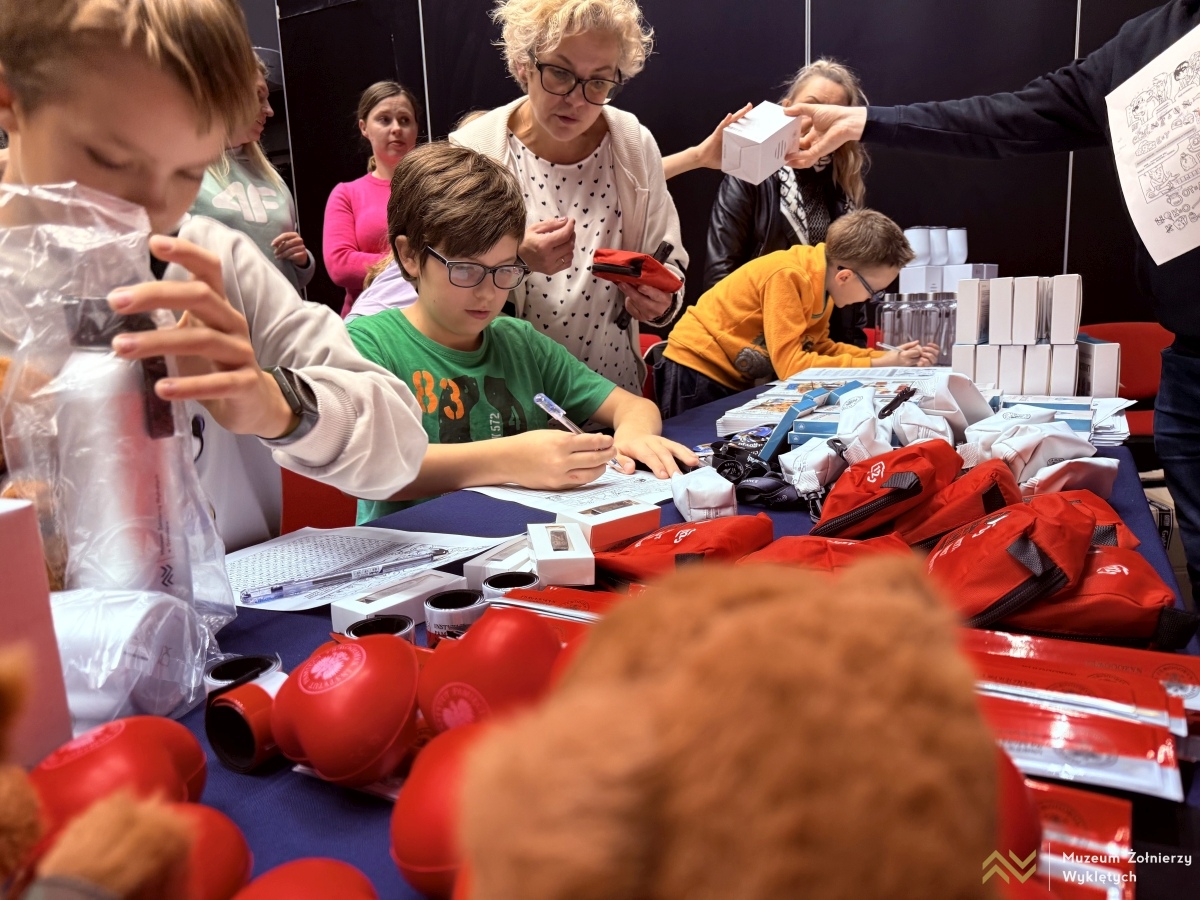 Noc Księgarń 2025 w Muzeum Żołnierzy Wyklętych [10.10.2025] - zdjęcie #35 - eOstroleka.pl