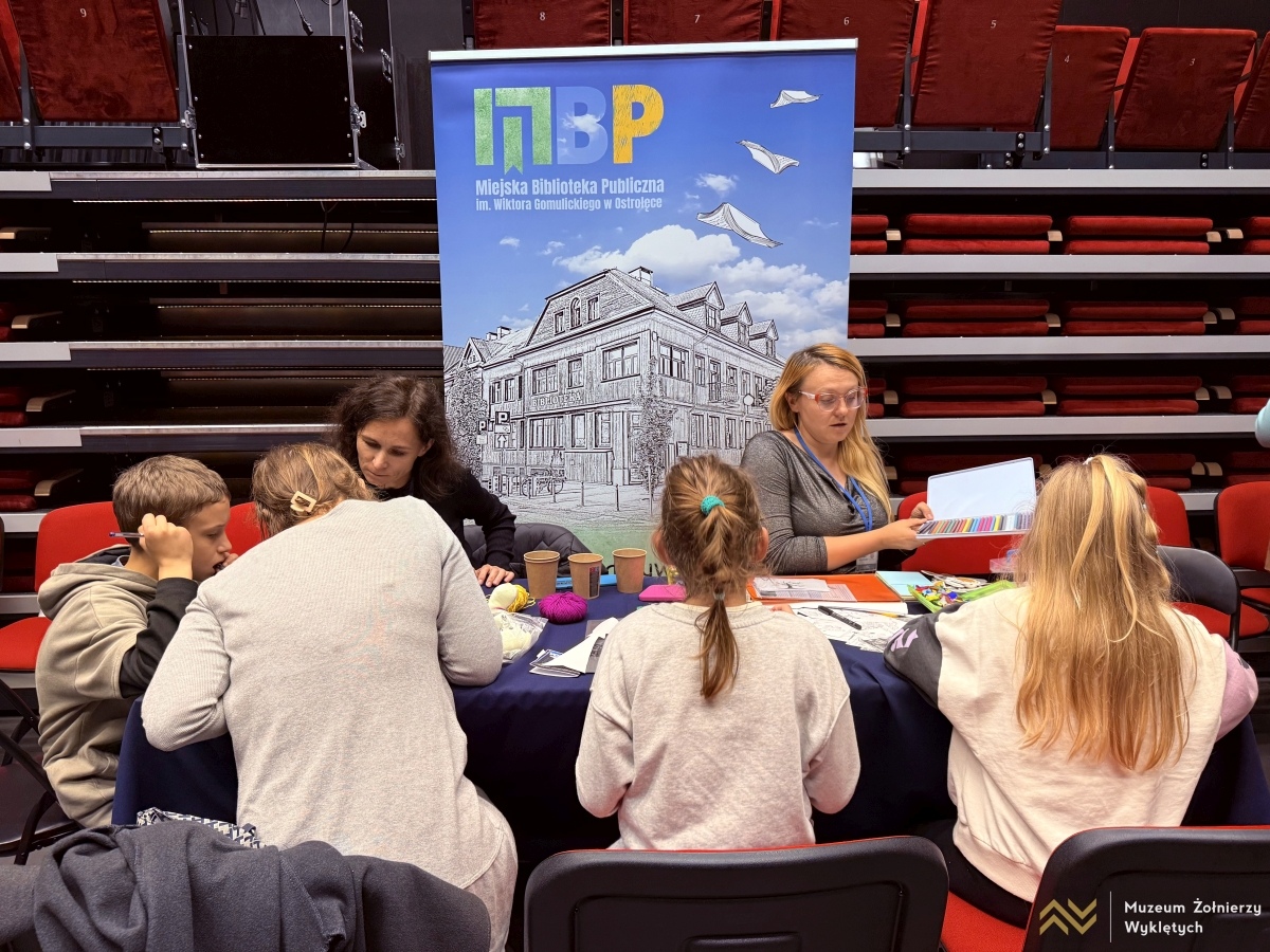 Noc Księgarń 2025 w Muzeum Żołnierzy Wyklętych [10.10.2025] - zdjęcie #33 - eOstroleka.pl