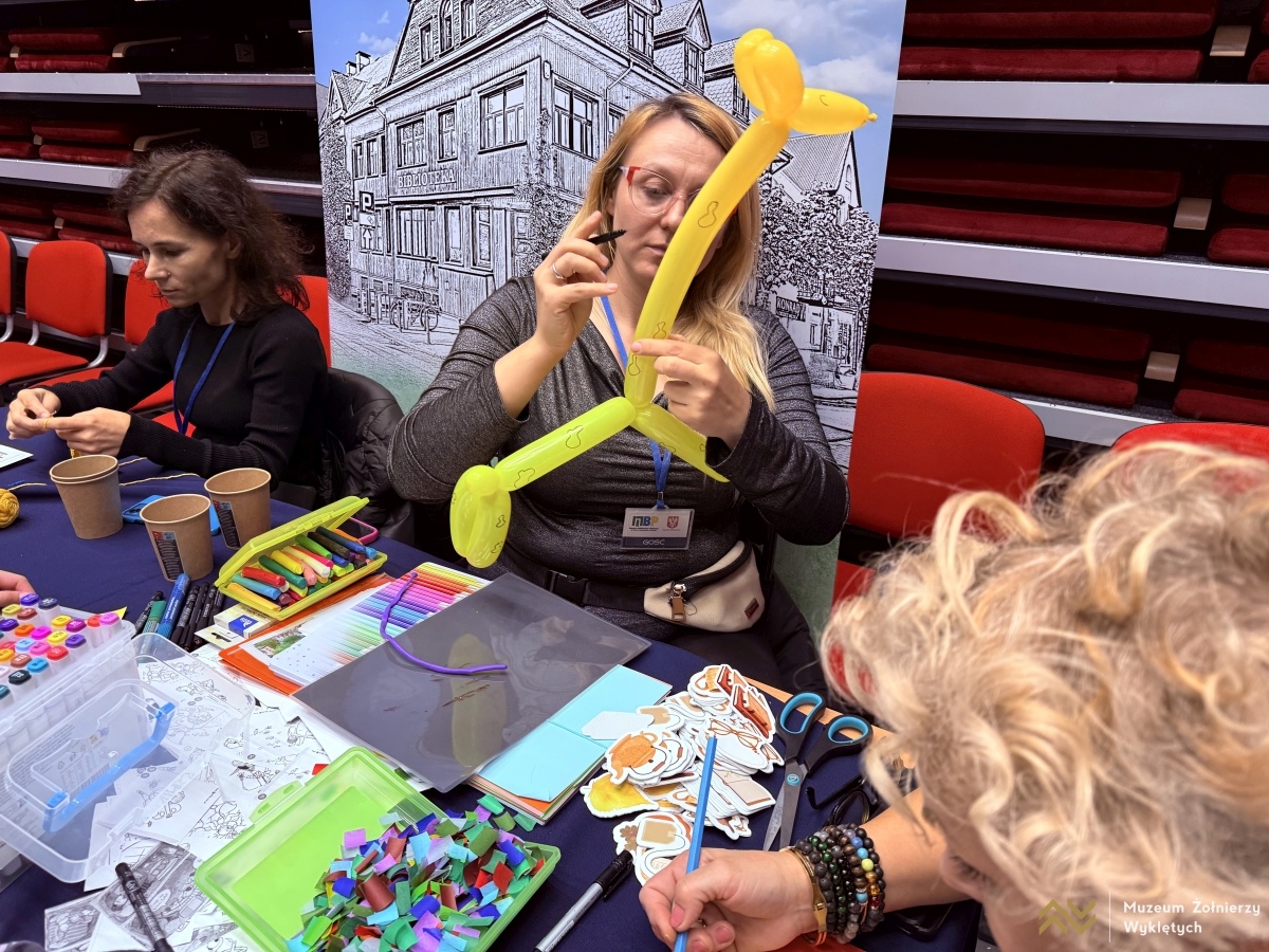 Noc Księgarń 2025 w Muzeum Żołnierzy Wyklętych [10.10.2025] - zdjęcie #32 - eOstroleka.pl