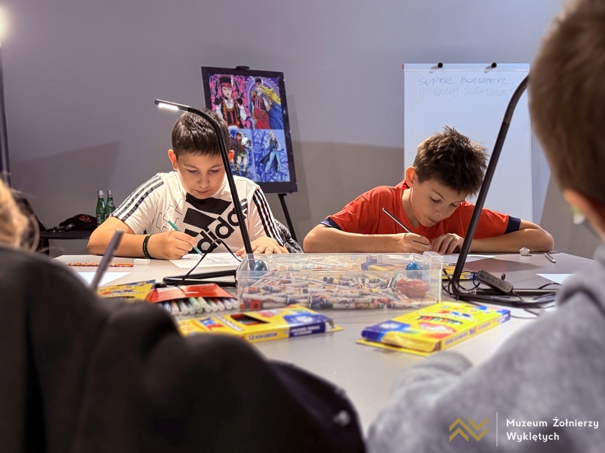 Noc Księgarń 2025 w Muzeum Żołnierzy Wyklętych [10.10.2025] - zdjęcie #26 - eOstroleka.pl