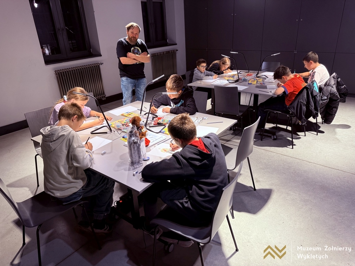 Noc Księgarń 2025 w Muzeum Żołnierzy Wyklętych [10.10.2025] - zdjęcie #25 - eOstroleka.pl