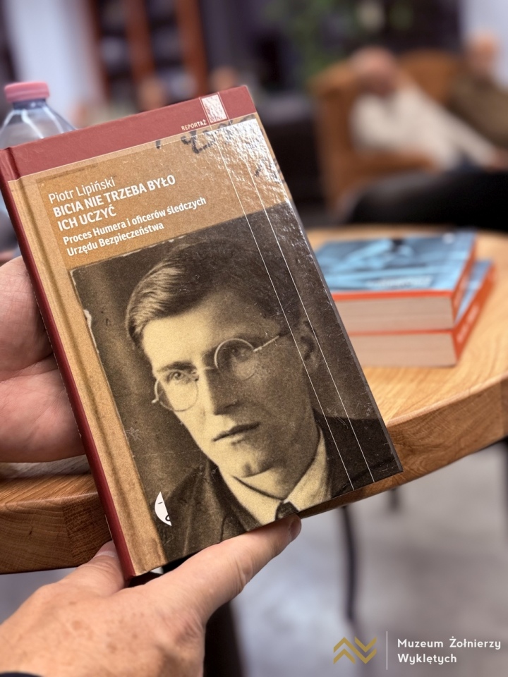 Noc Księgarń 2025 w Muzeum Żołnierzy Wyklętych [10.10.2025] - zdjęcie #22 - eOstroleka.pl