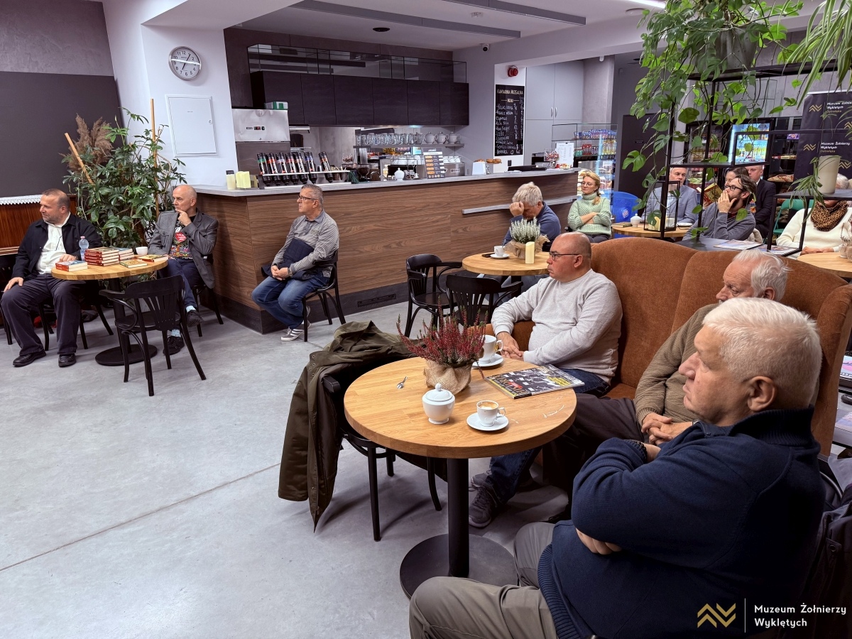 Noc Księgarń 2025 w Muzeum Żołnierzy Wyklętych [10.10.2025] - zdjęcie #20 - eOstroleka.pl