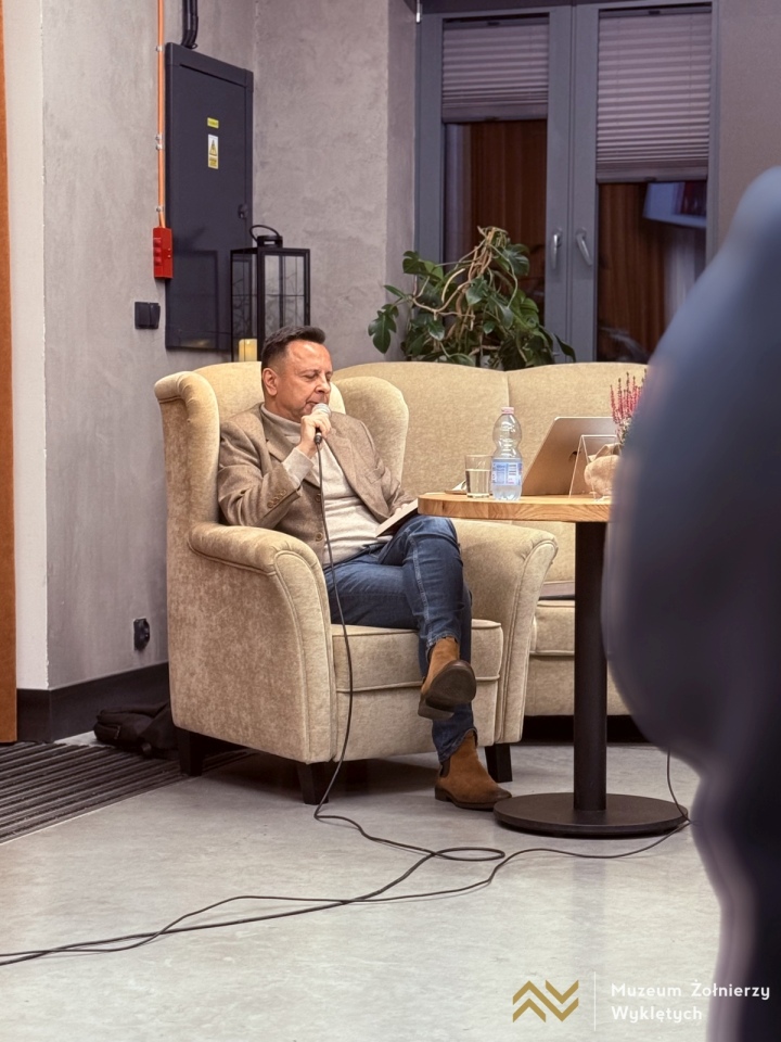 Noc Księgarń 2025 w Muzeum Żołnierzy Wyklętych [10.10.2025] - zdjęcie #19 - eOstroleka.pl