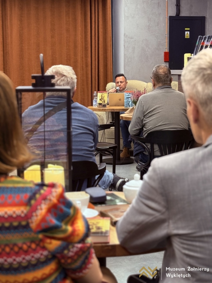 Noc Księgarń 2025 w Muzeum Żołnierzy Wyklętych [10.10.2025] - zdjęcie #15 - eOstroleka.pl
