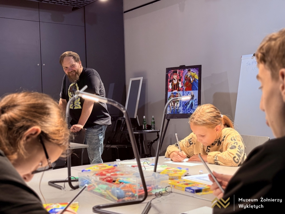 Noc Księgarń 2025 w Muzeum Żołnierzy Wyklętych [10.10.2025] - zdjęcie #14 - eOstroleka.pl