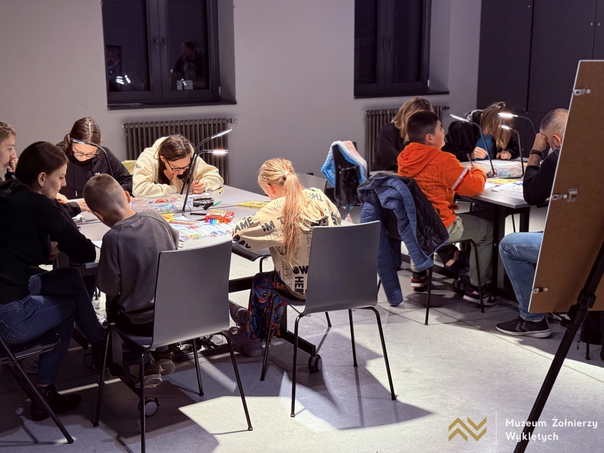 Noc Księgarń 2025 w Muzeum Żołnierzy Wyklętych [10.10.2025] - zdjęcie #12 - eOstroleka.pl