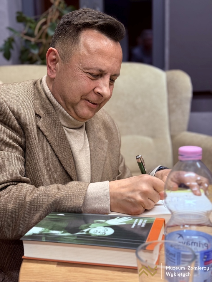 Noc Księgarń 2025 w Muzeum Żołnierzy Wyklętych [10.10.2025] - zdjęcie #6 - eOstroleka.pl