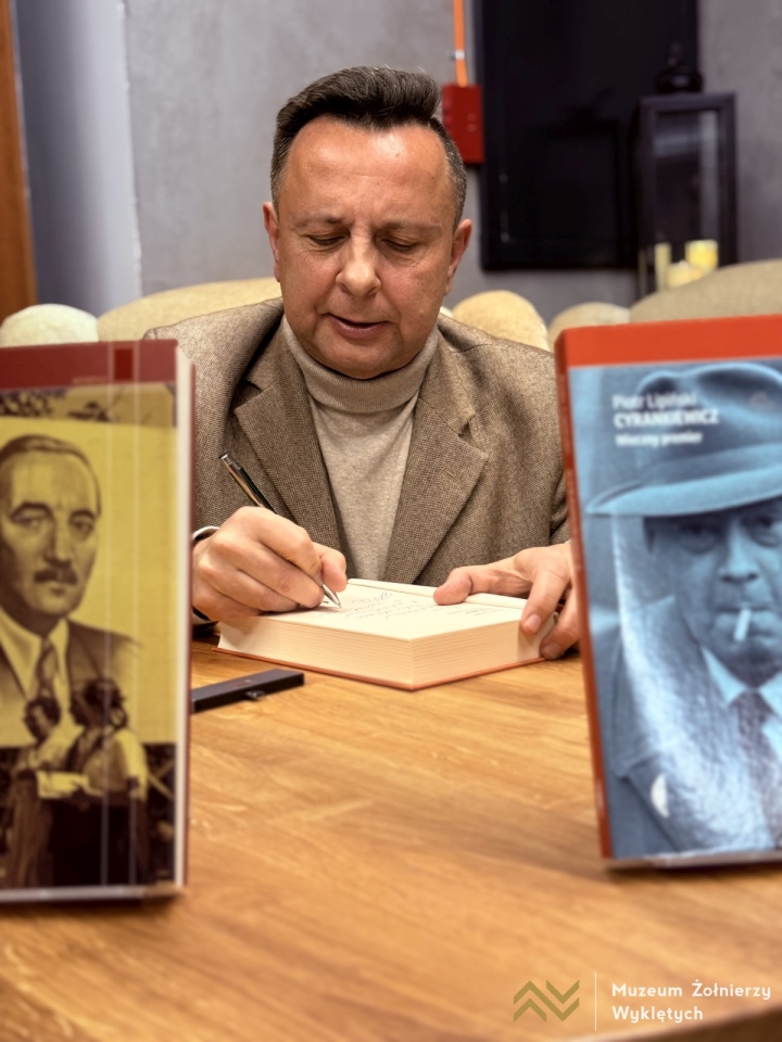 Noc Księgarń 2025 w Muzeum Żołnierzy Wyklętych [10.10.2025] - zdjęcie #5 - eOstroleka.pl