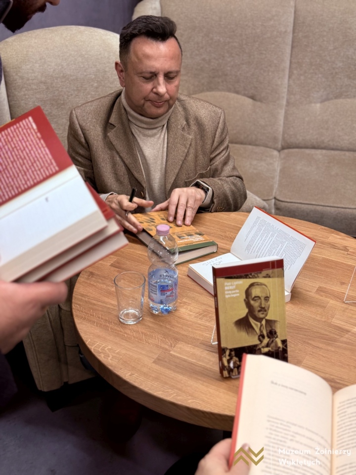 Noc Księgarń 2025 w Muzeum Żołnierzy Wyklętych [10.10.2025] - zdjęcie #2 - eOstroleka.pl