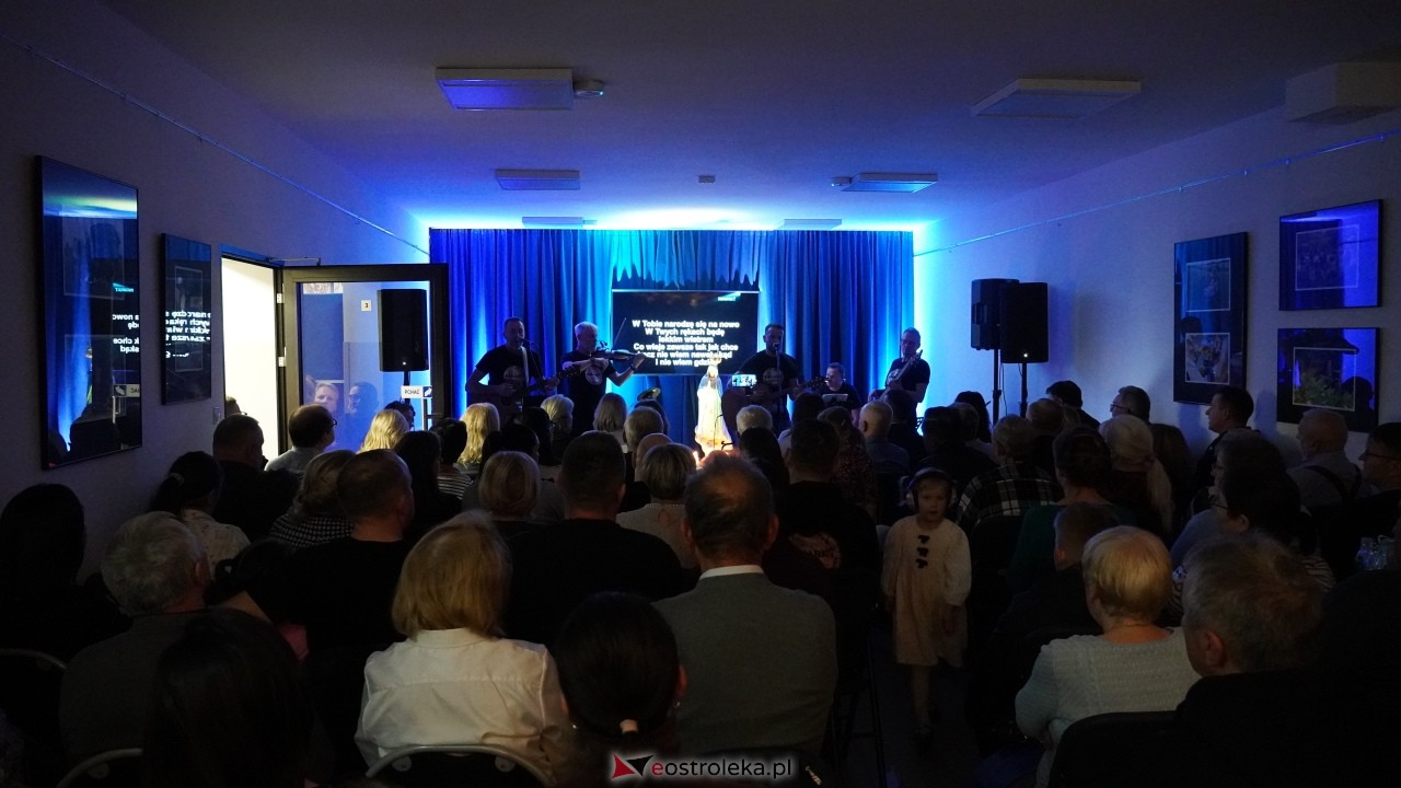 GOK Olszewo-Borki pękał w szwach! Niezwykły koncert zespołu Nazaret - zdjęcie #35 - eOstroleka.pl