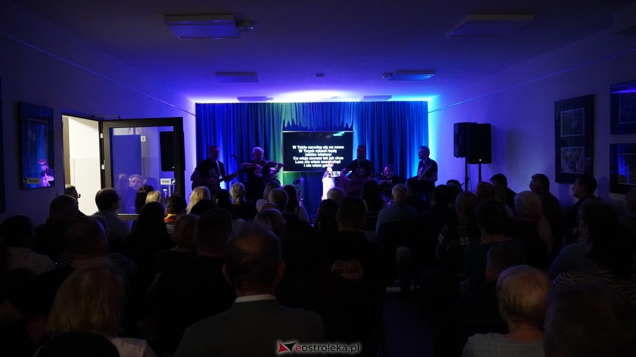 GOK Olszewo-Borki pękał w szwach! Niezwykły koncert zespołu Nazaret - zdjęcie #32 - eOstroleka.pl
