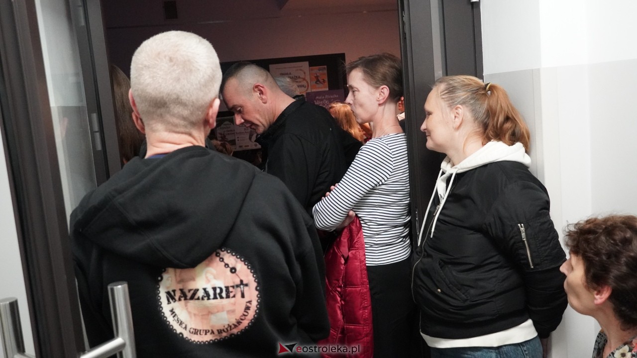 GOK Olszewo-Borki pękał w szwach! Niezwykły koncert zespołu Nazaret - zdjęcie #22 - eOstroleka.pl
