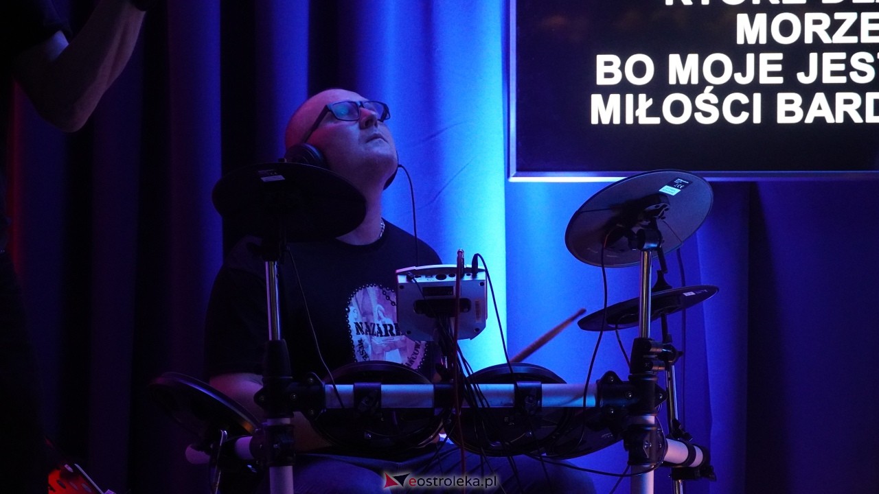 GOK Olszewo-Borki pękał w szwach! Niezwykły koncert zespołu Nazaret - zdjęcie #15 - eOstroleka.pl