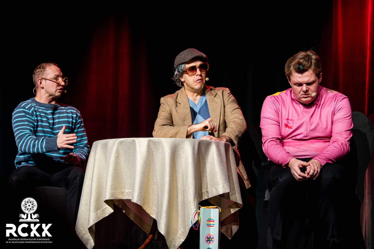 Kabaret Trzecia Strona Medalu w RCKK w Myszyńcu [09.10.2025] - zdjęcie #10 - eOstroleka.pl