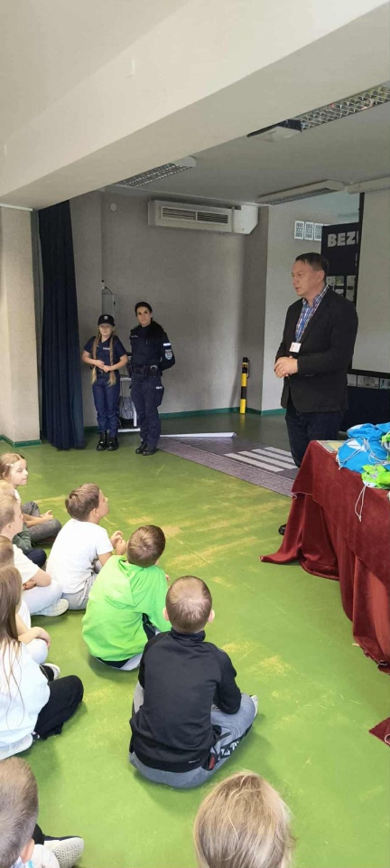 Finał akcji „Bezpieczeństwo ponad wszystko” w SP 10 [13.10.2025] - zdjęcie #22 - eOstroleka.pl