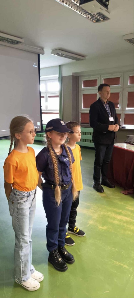 Finał akcji „Bezpieczeństwo ponad wszystko” w SP 10 [13.10.2025] - zdjęcie #17 - eOstroleka.pl