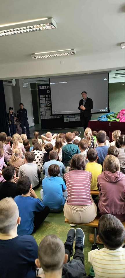 Finał akcji „Bezpieczeństwo ponad wszystko” w SP 10 [13.10.2025] - zdjęcie #13 - eOstroleka.pl