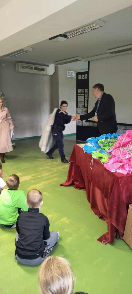 Finał akcji „Bezpieczeństwo ponad wszystko” w SP 10 [13.10.2025] - zdjęcie #12 - eOstroleka.pl
