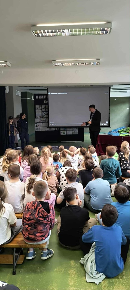 Finał akcji „Bezpieczeństwo ponad wszystko” w SP 10 [13.10.2025] - zdjęcie #11 - eOstroleka.pl