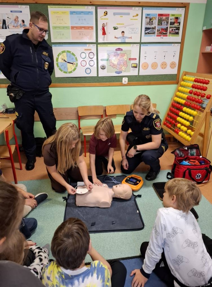 Profilaktyczne zajęcia ze Strażą Miejską w Szkole Podstawowej nr 5 [13.10.2025] - zdjęcie #33 - eOstroleka.pl