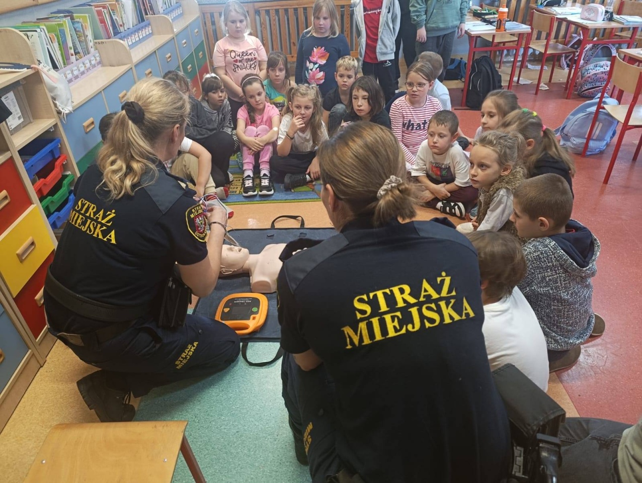 Profilaktyczne zajęcia ze Strażą Miejską w Szkole Podstawowej nr 5 [13.10.2025] - zdjęcie #24 - eOstroleka.pl