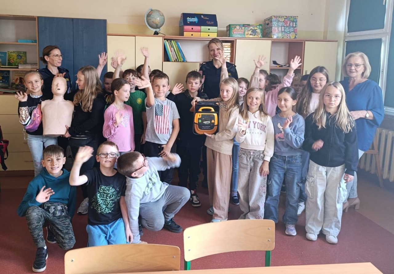 Profilaktyczne zajęcia ze Strażą Miejską w Szkole Podstawowej nr 5 [13.10.2025] - zdjęcie #21 - eOstroleka.pl